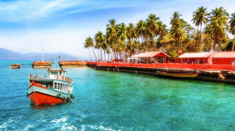 10 Best Places to Visit in India During December with Family, Agra, Uttar Pradesh,Srinagar, Jammu and Kashmir, Jaisalmer, Rajasthan, Mylapore, Chennai, Auli, Uttarakhand, Coorg, Karnataka, Mumbai, Maharastra, Dalhousie, Himachal Pradesh